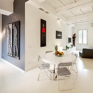  Vakantiehuis Charming Flat In Centro A Con Posto Auto